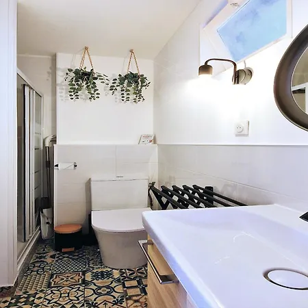 In The Heart Of Cartoucherie Holiday home